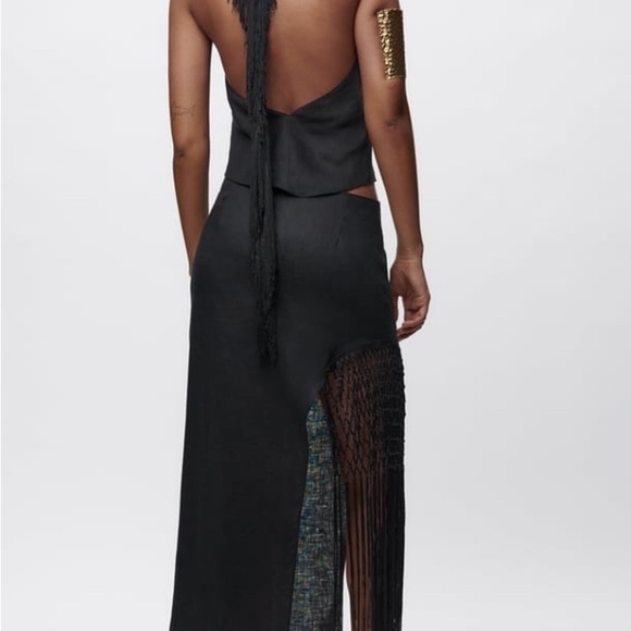 Zara Black LINEN FRINGE HALTER TOP
NWT Size Medium - Picture 3 of 8